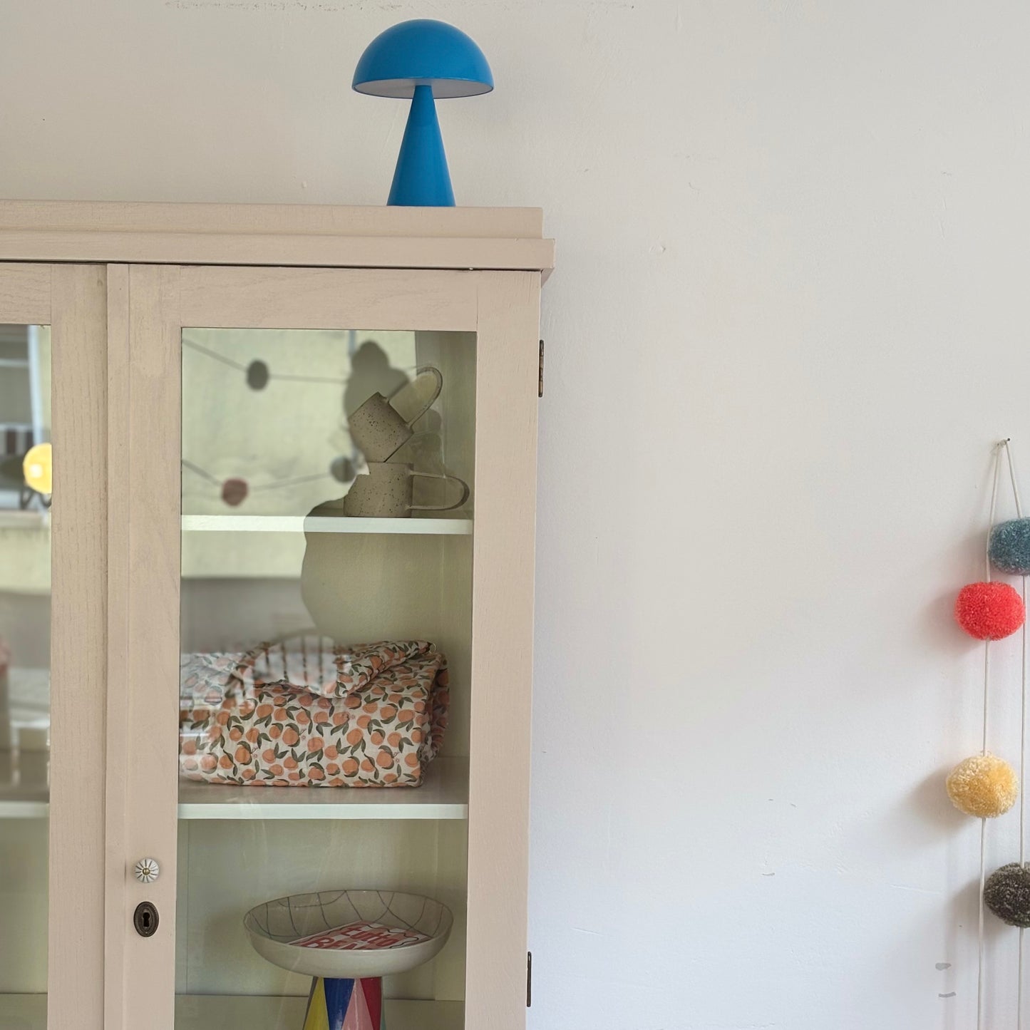 Antike Vitrine - Sweet apricot