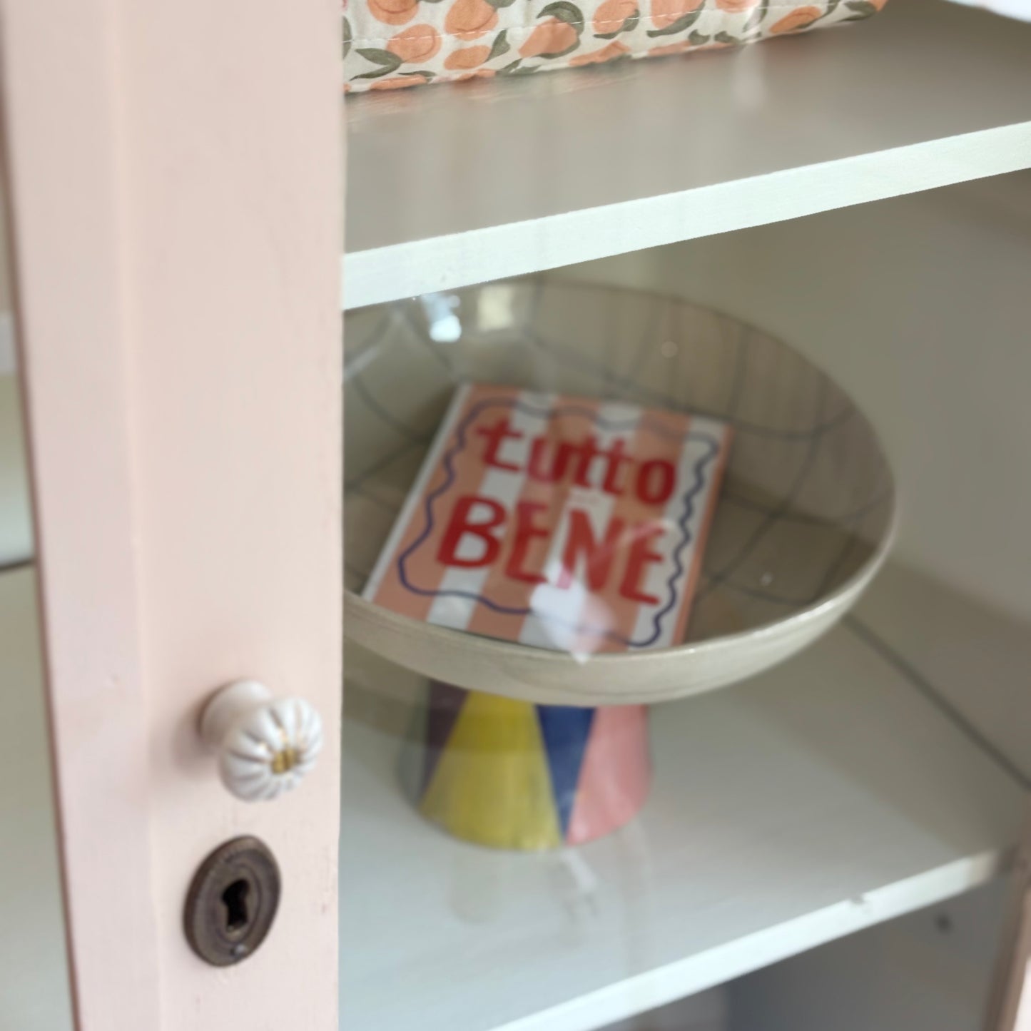 Antike Vitrine - Sweet apricot