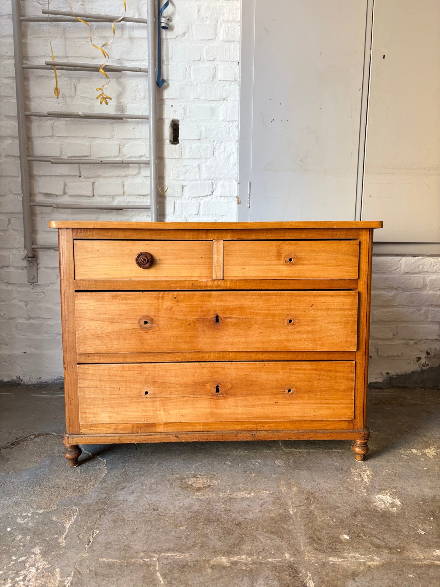 Antike Kommode ~ nach Kundenwunsch