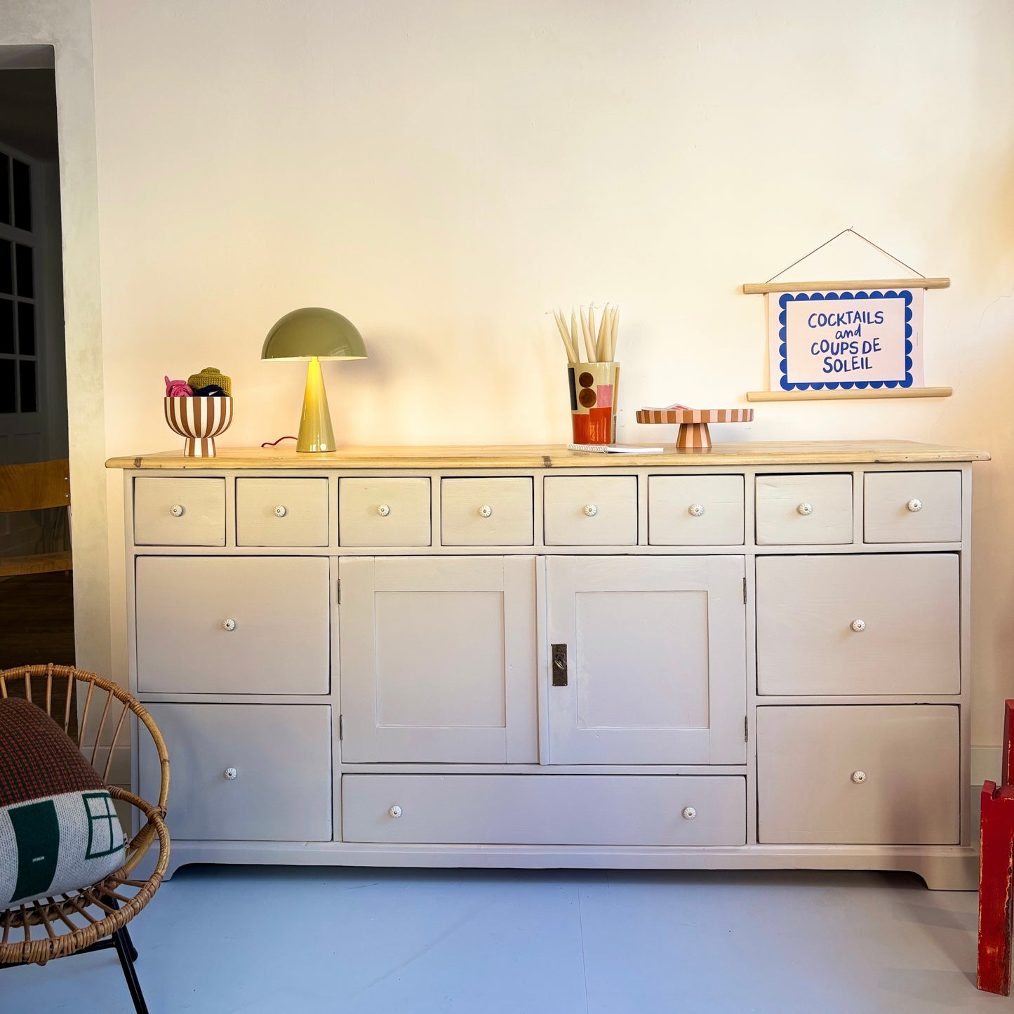 Antiker Apothekerschrank/ Sideboard mit heller Platte