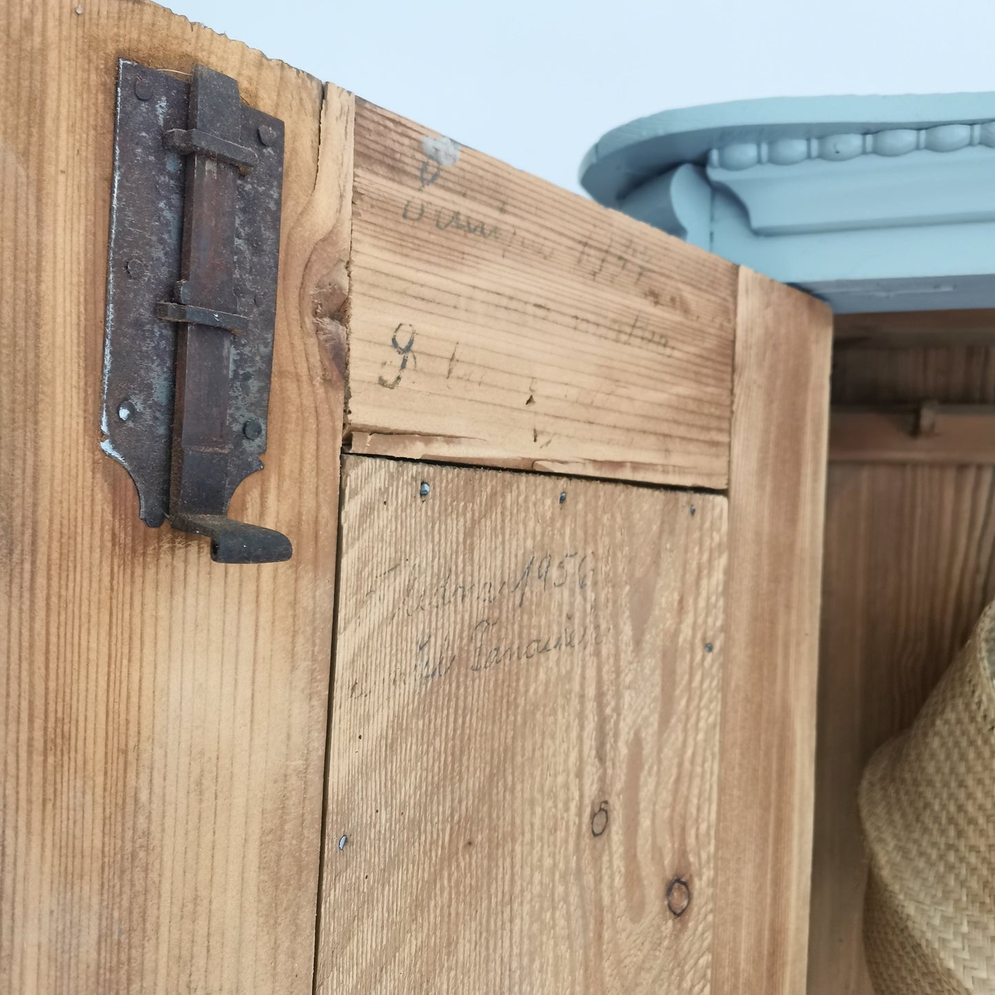 RESERVIERT FÜR A. antiker Bauernschrank - warmgrau