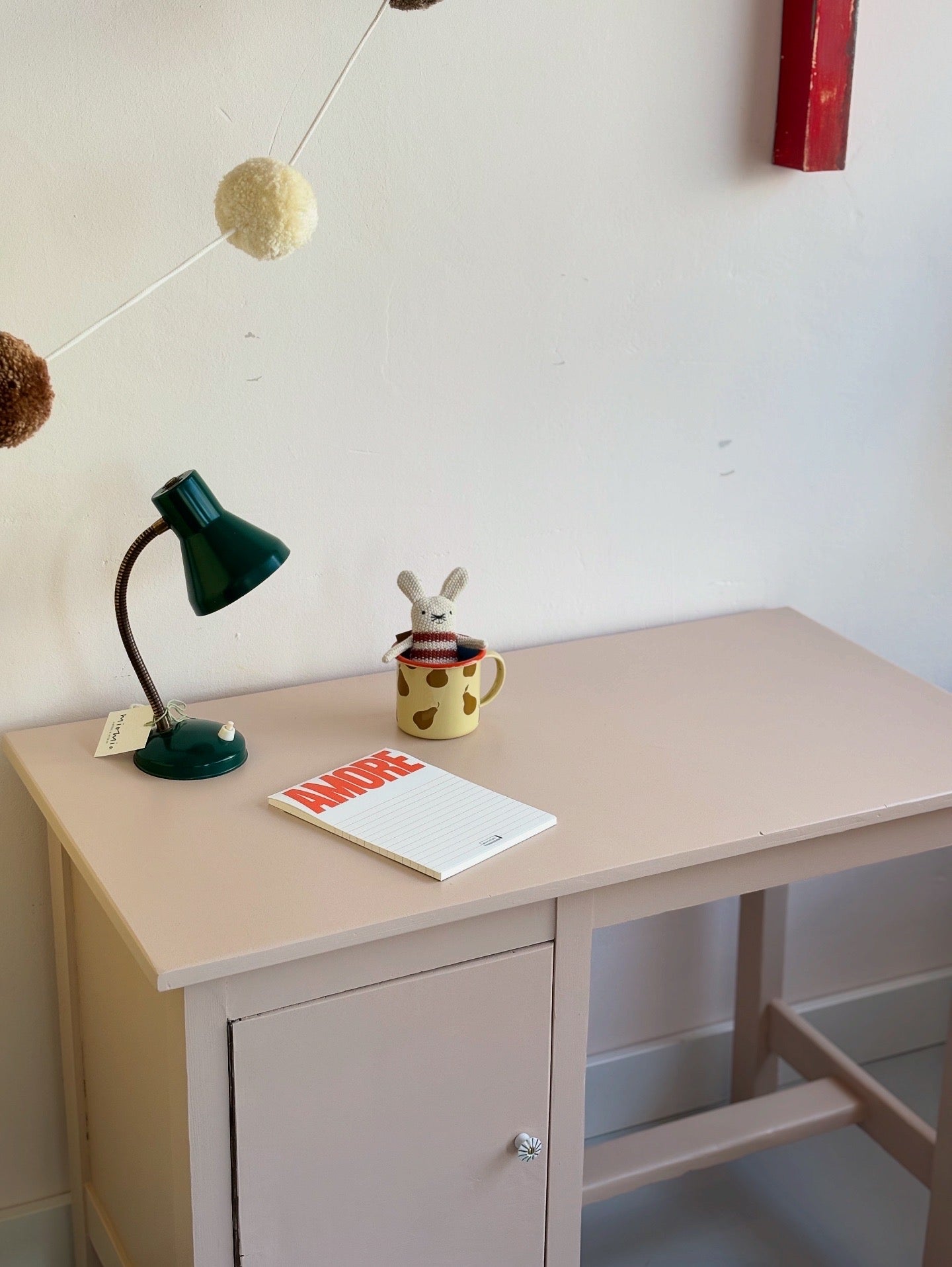 kleiner Vintageschreibtisch ‚sweet apricot‘