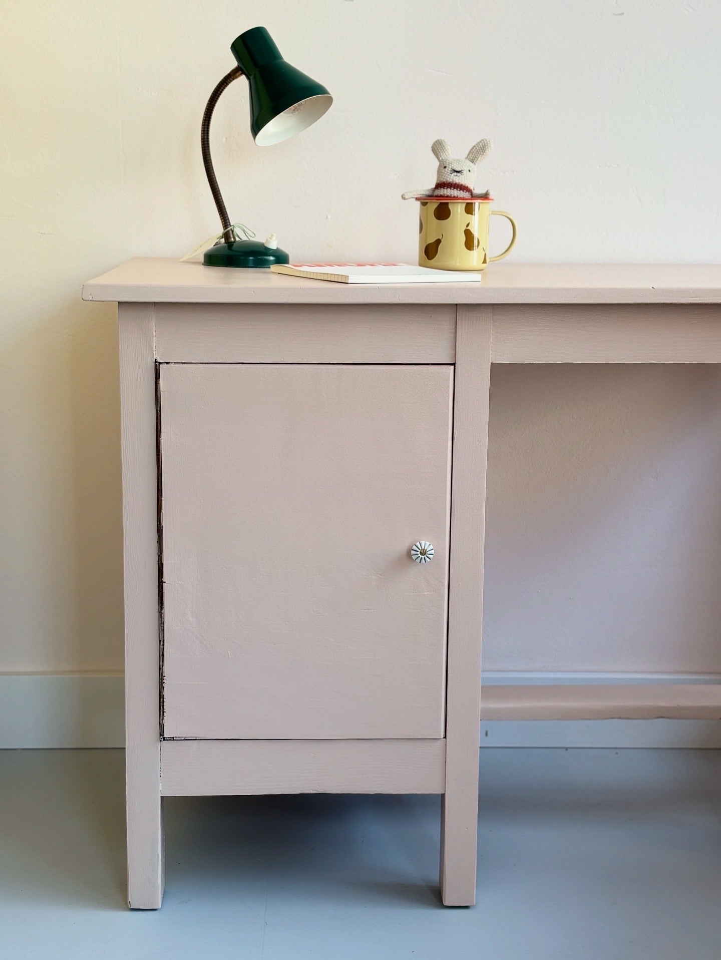kleiner Vintageschreibtisch ‚sweet apricot‘