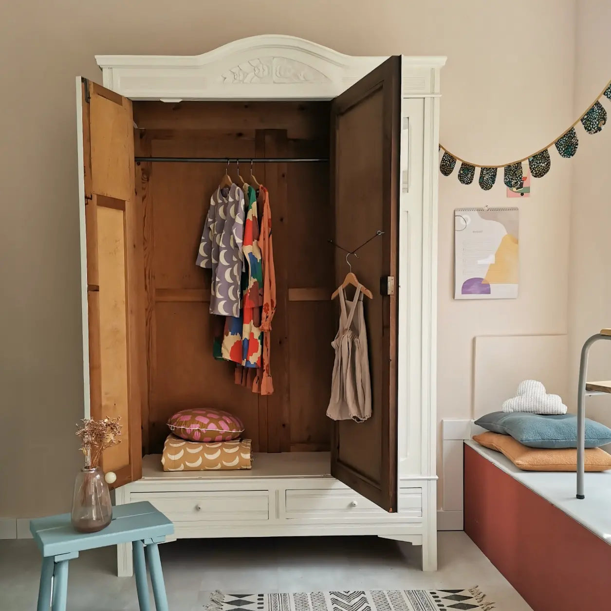antiker Spiegel-Steckschrank - school house white