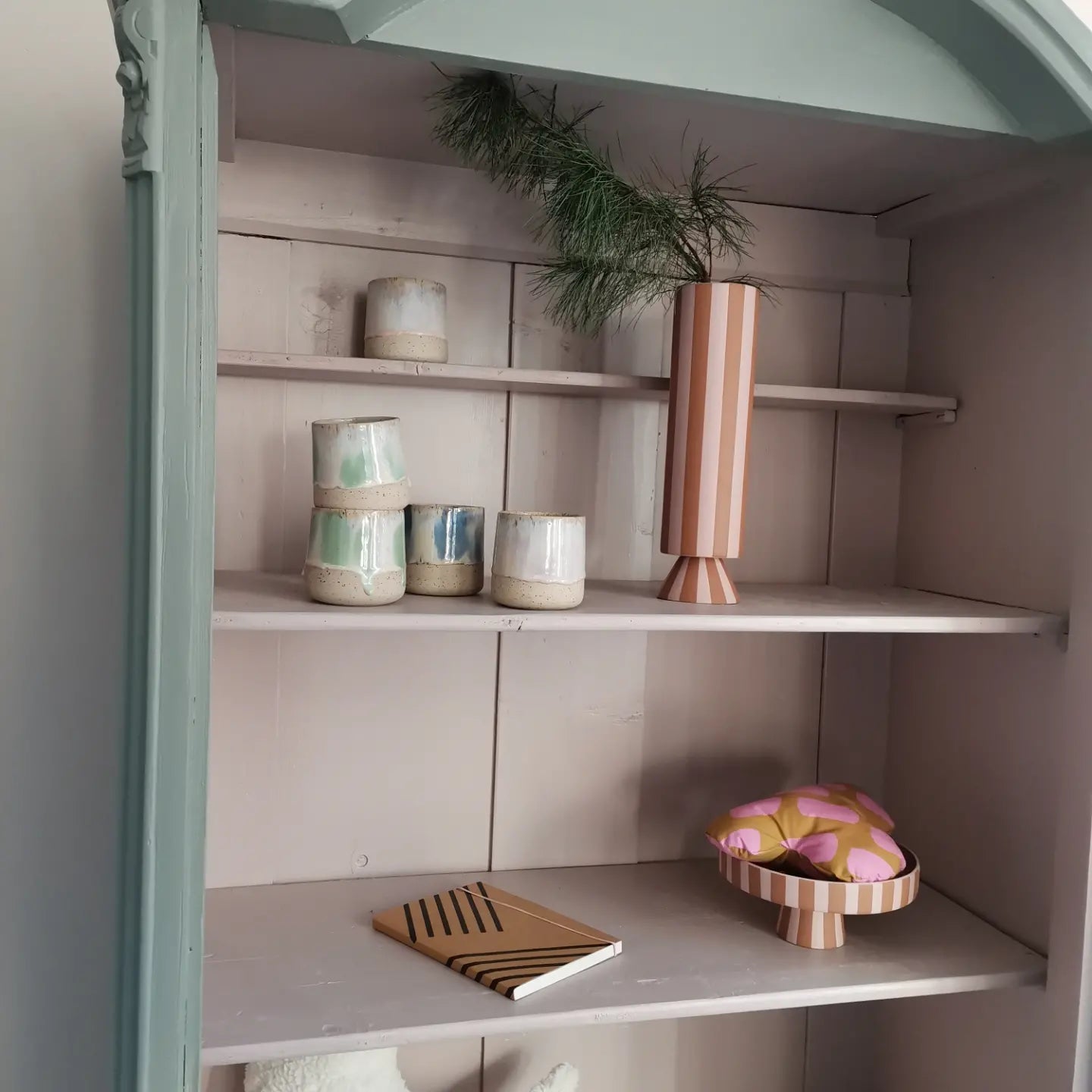 RESERVIERT. antike kleine Vitrine