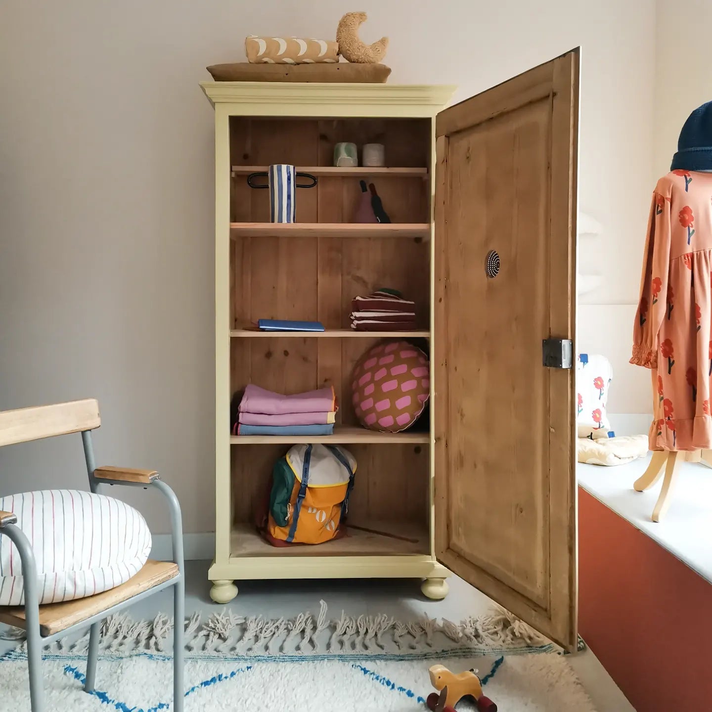 antiker Brotschrank 'sunlight'