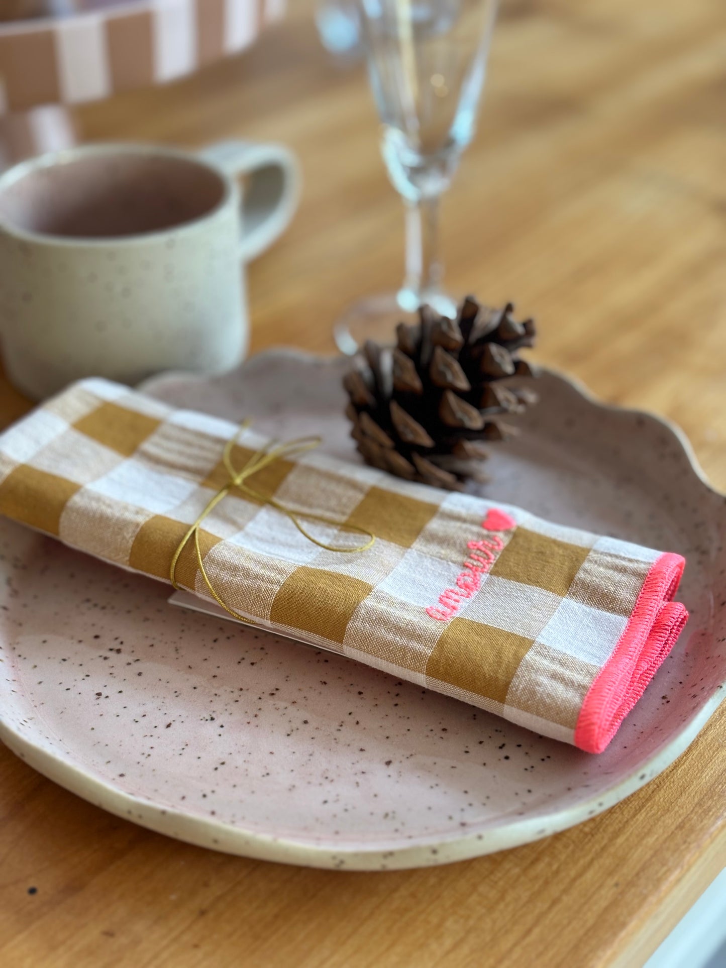 antiker Tisch mit Schubladen - schaded white/ Kirschholz