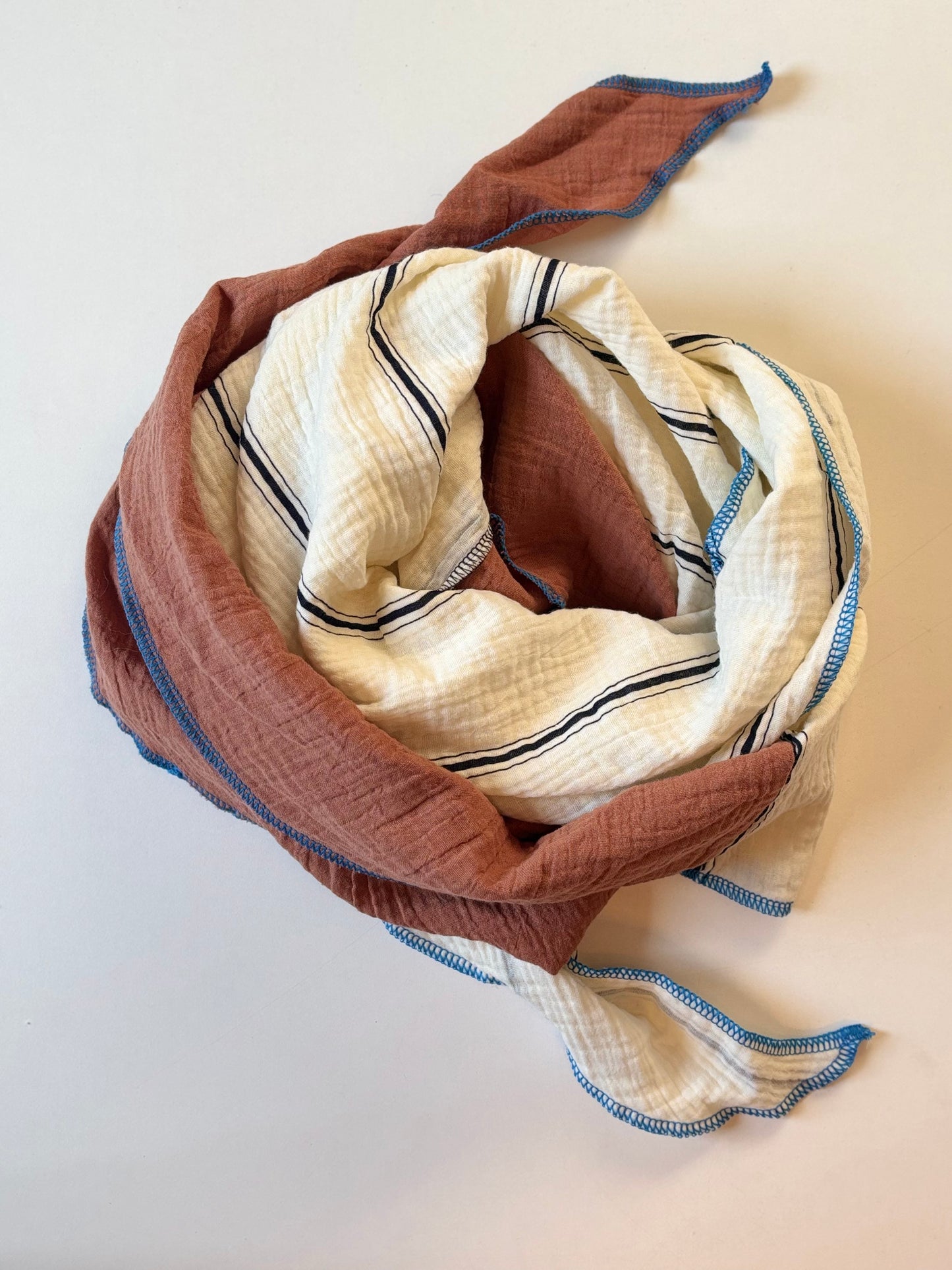 Dreiecks-Halstuch • Karamell - stripes - Blau