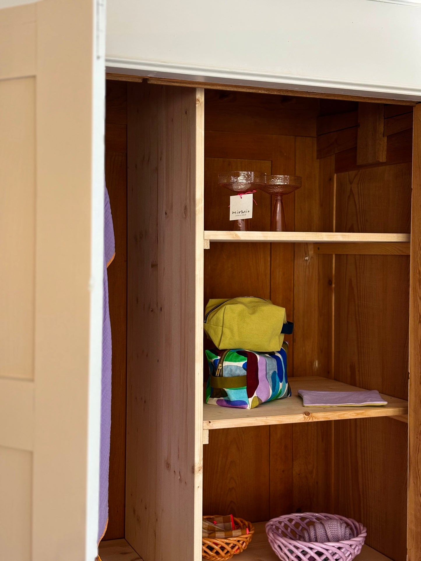 RESERVIERT FÜR M. Antiker klassischer Kleiderschrank ~ weiß