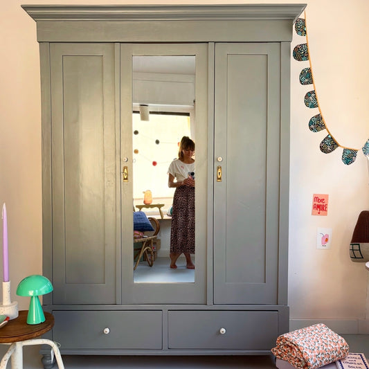 Vintage Kleideschrank - reserviert für C.