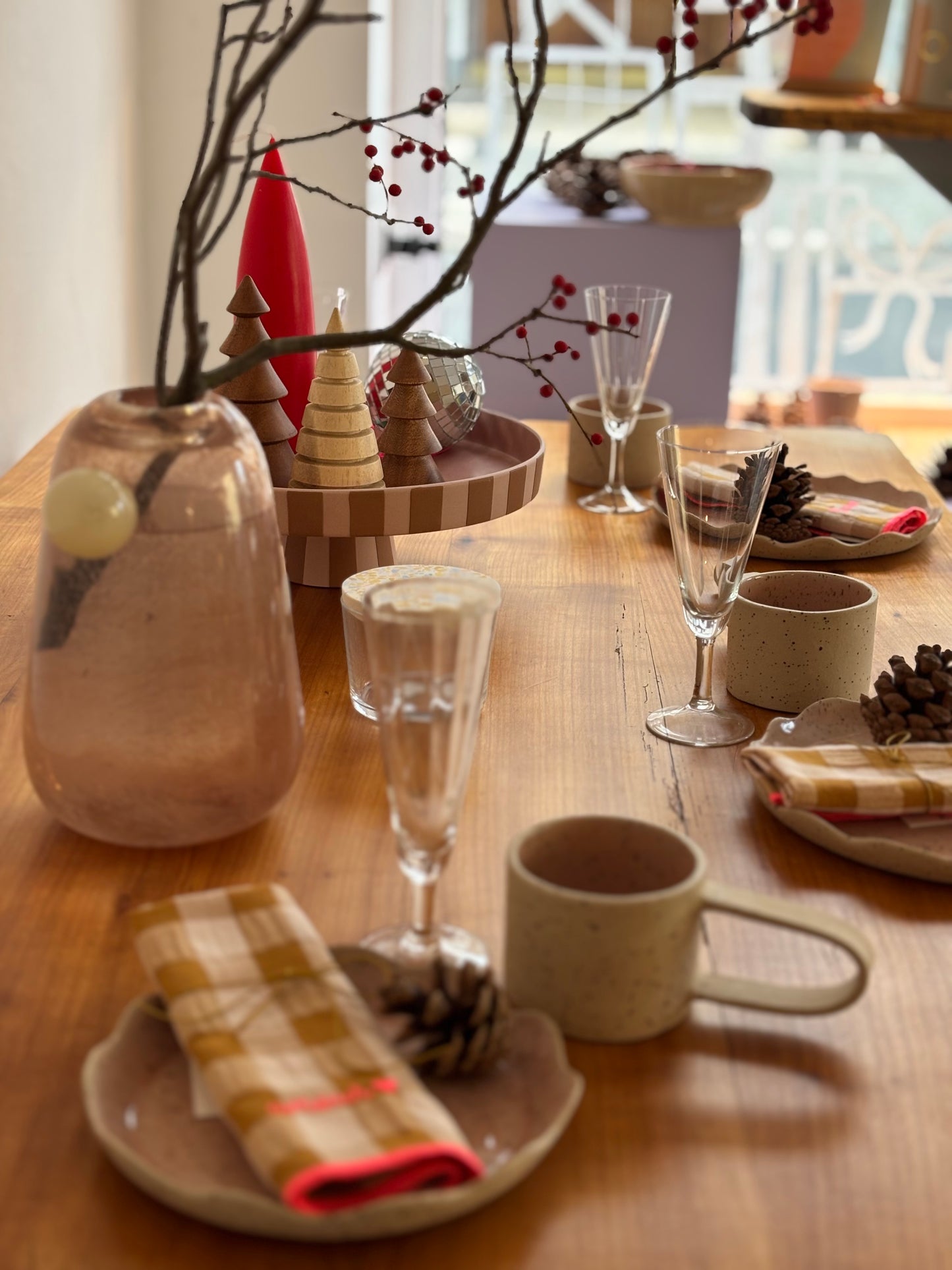 antiker Tisch mit Schubladen - schaded white/ Kirschholz