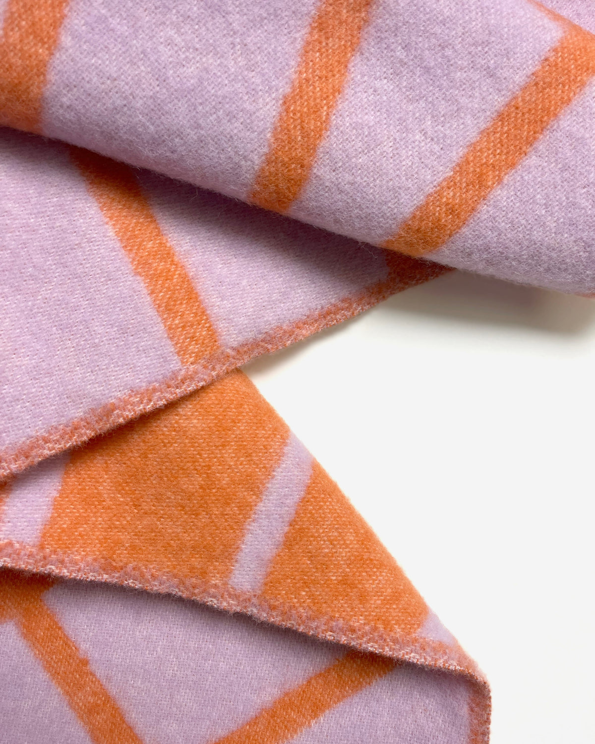 Wolldecke "Lines Blanket" Lilac/Red