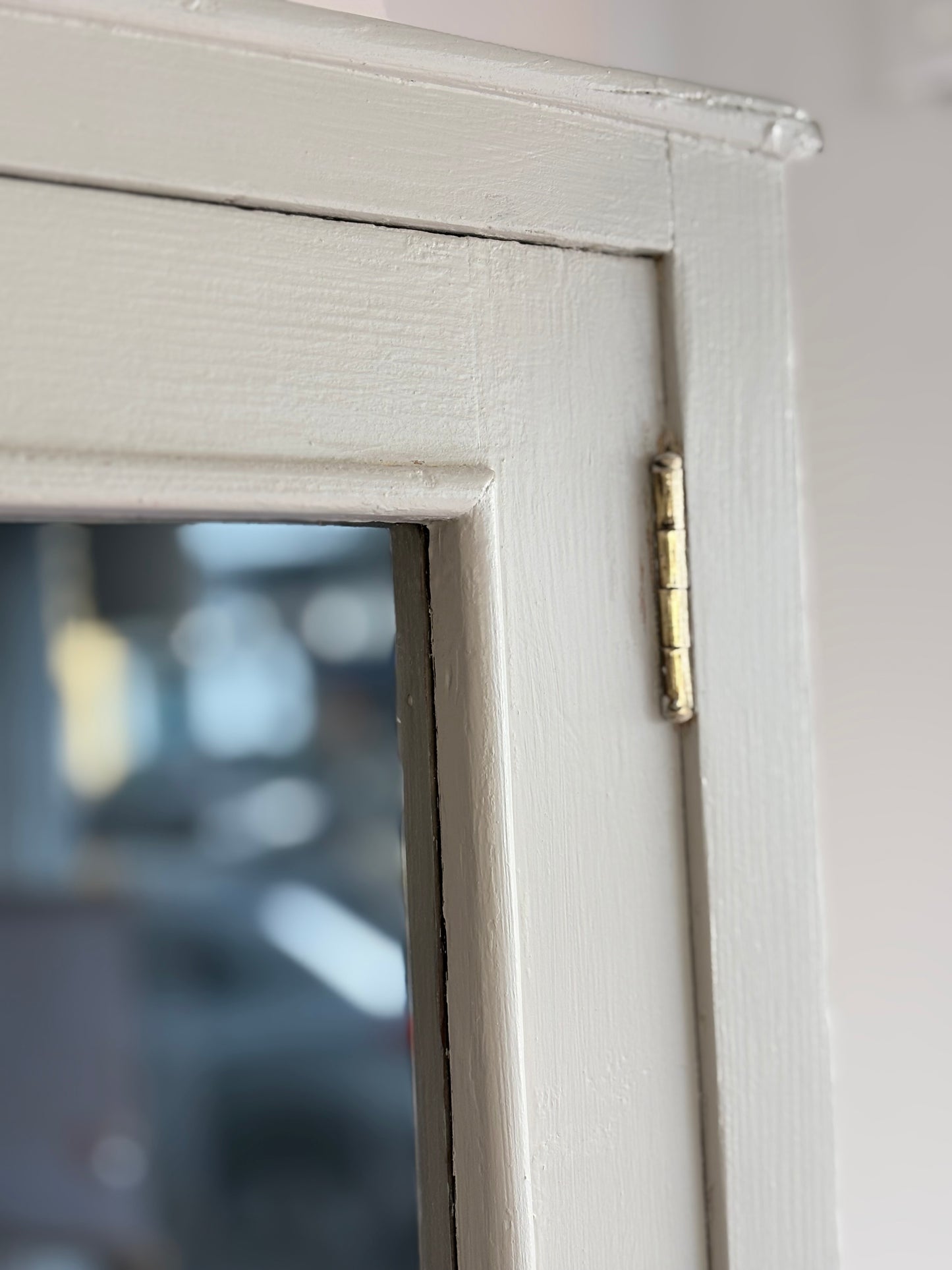 Antike Vitrine ~ vintage weiß/ hellblaugrau