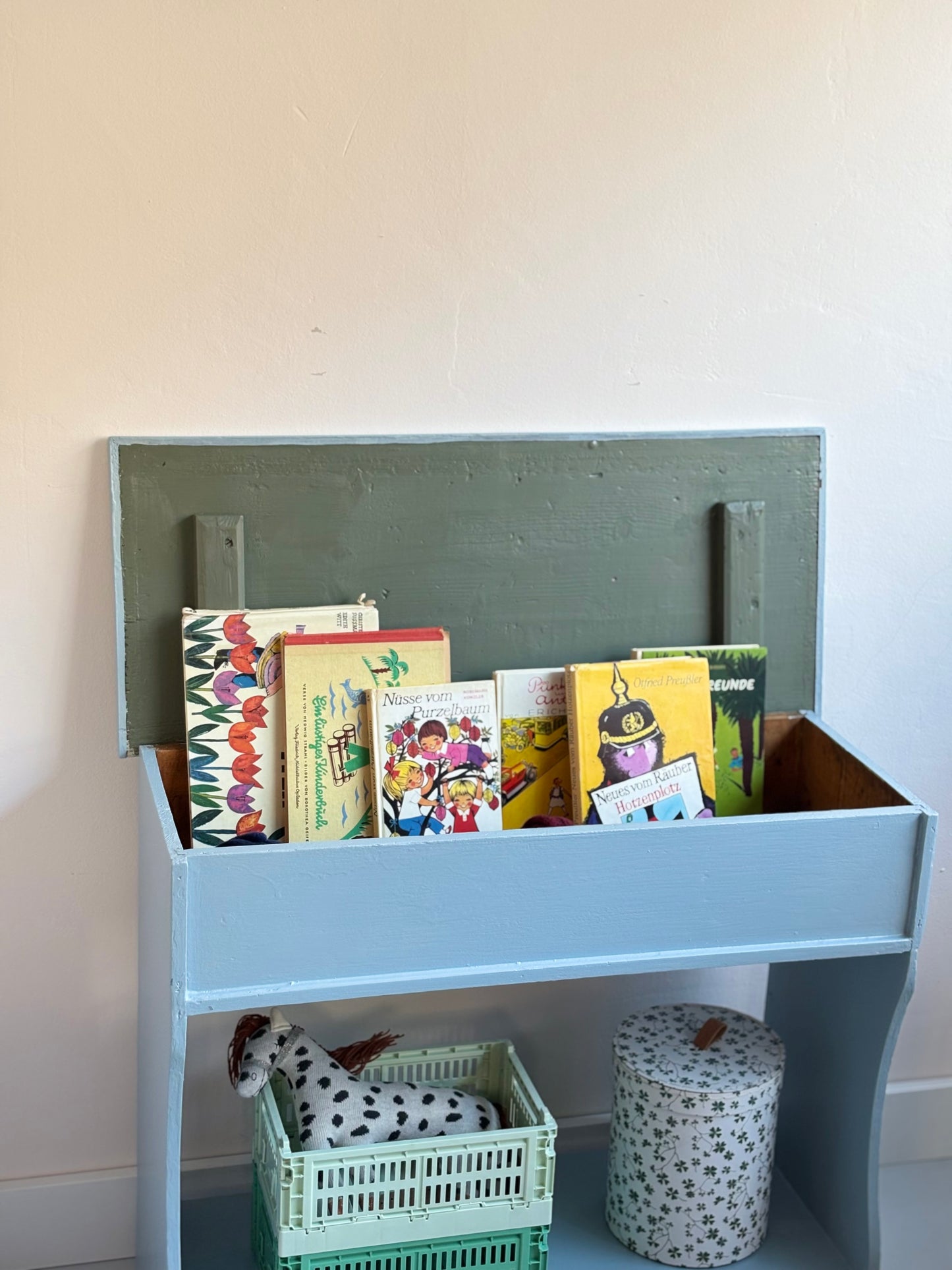 Vintage Bank mit Fach ~ Himmelblau