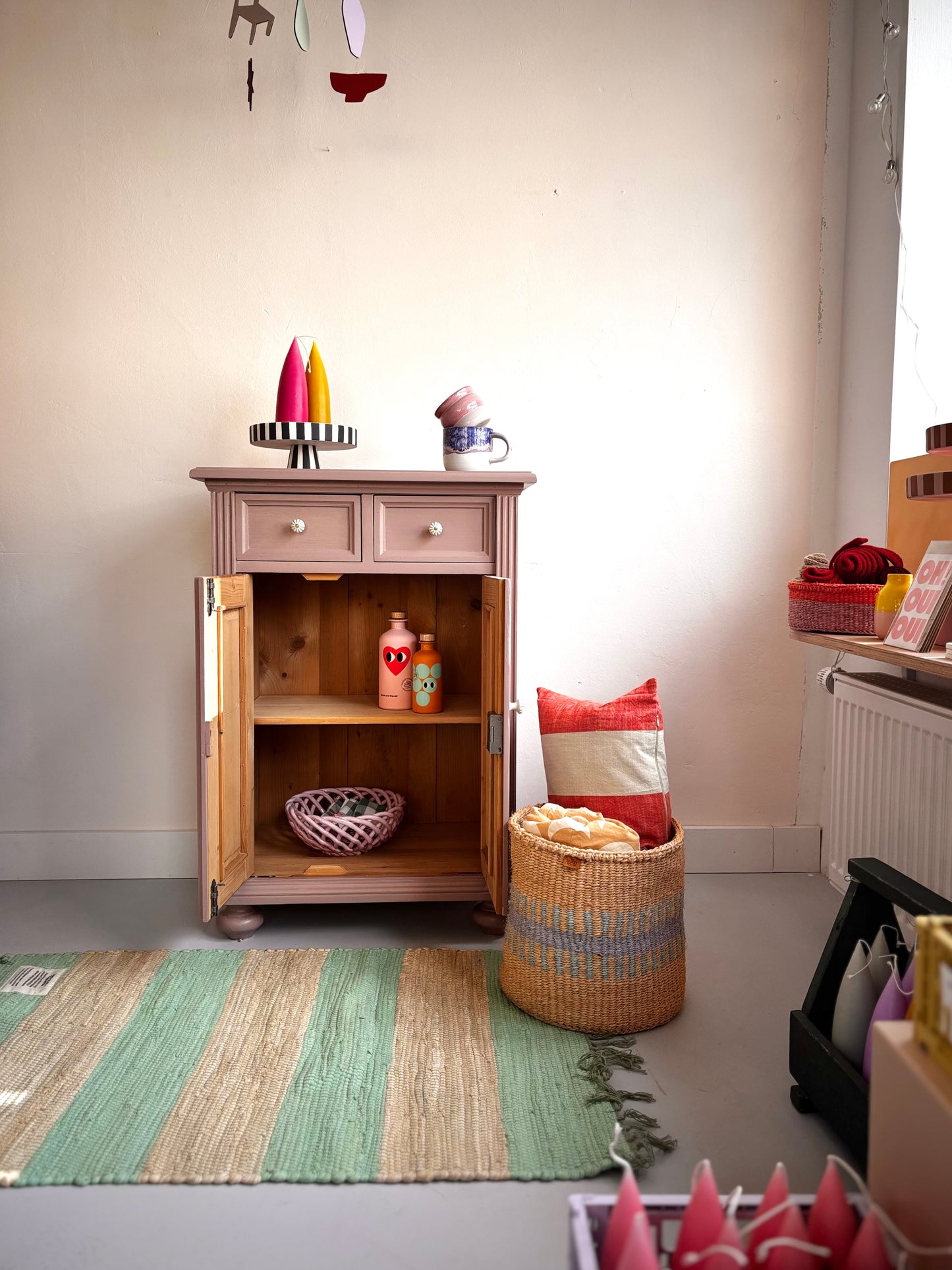 antiker kleiner Schrank/ Kommode ~ mauve