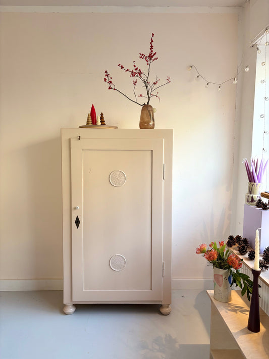 Antiker Brotschrank - Sweet apricot