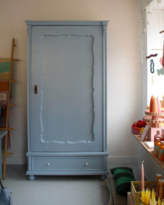 Antiker Kleider-/Gaderobenschrank ~ Himmelblau