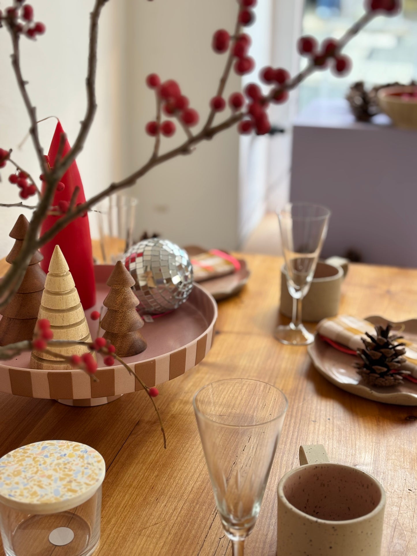 antiker Tisch mit Schubladen - schaded white/ Kirschholz