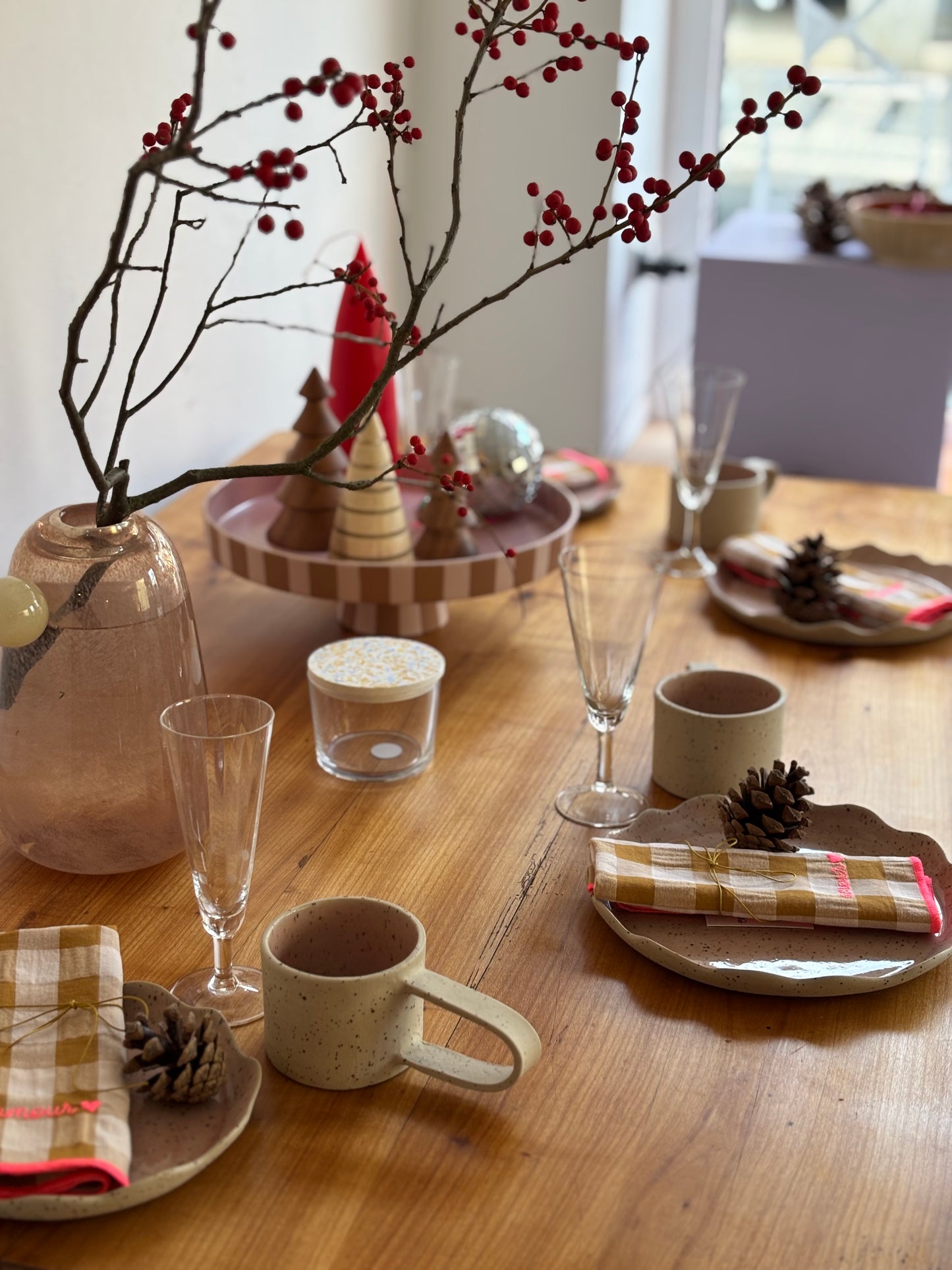 antiker Tisch mit Schubladen - schaded white/ Kirschholz