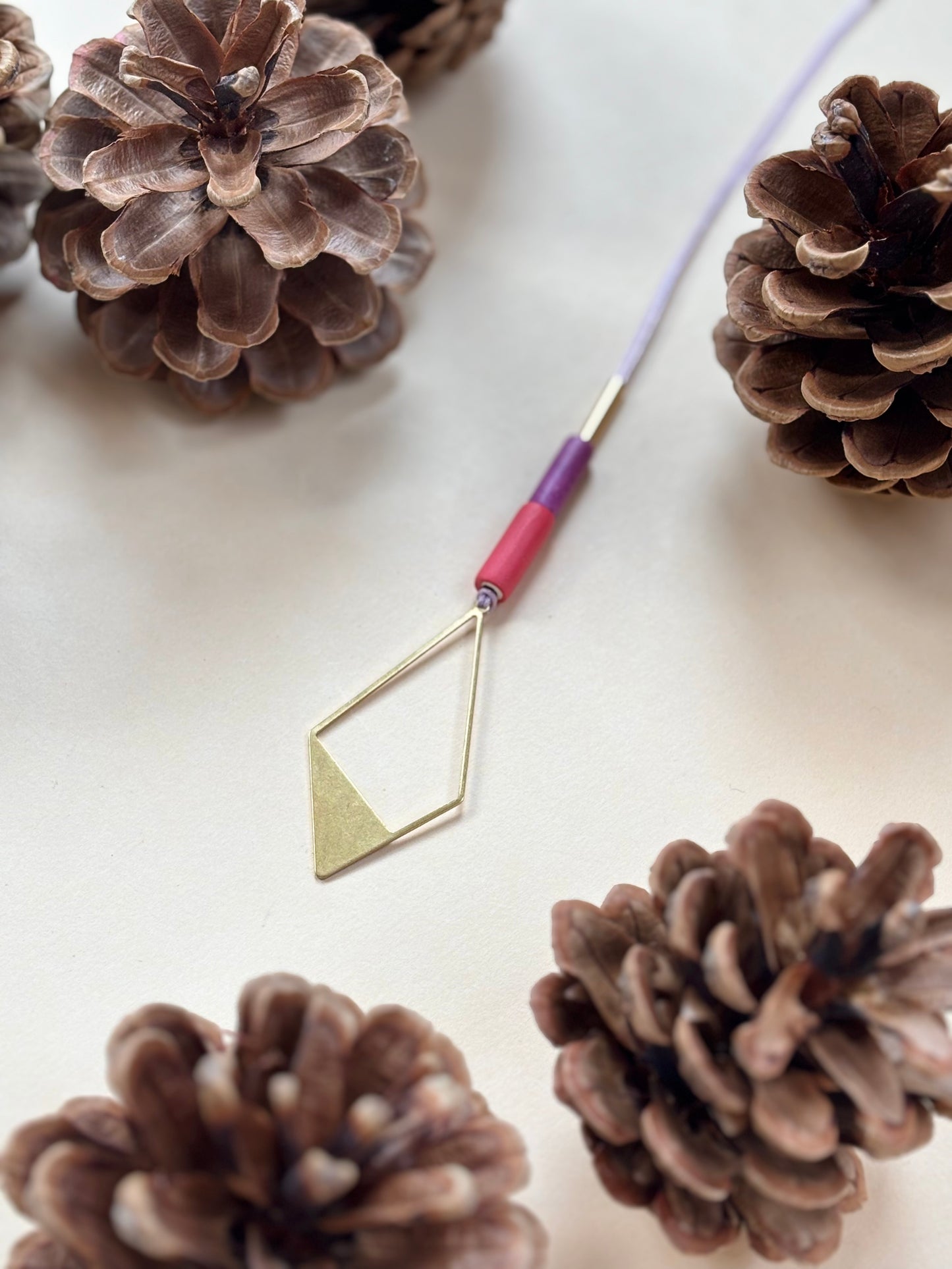 Anhänger ,Diamond‘ rot-lila-Gold