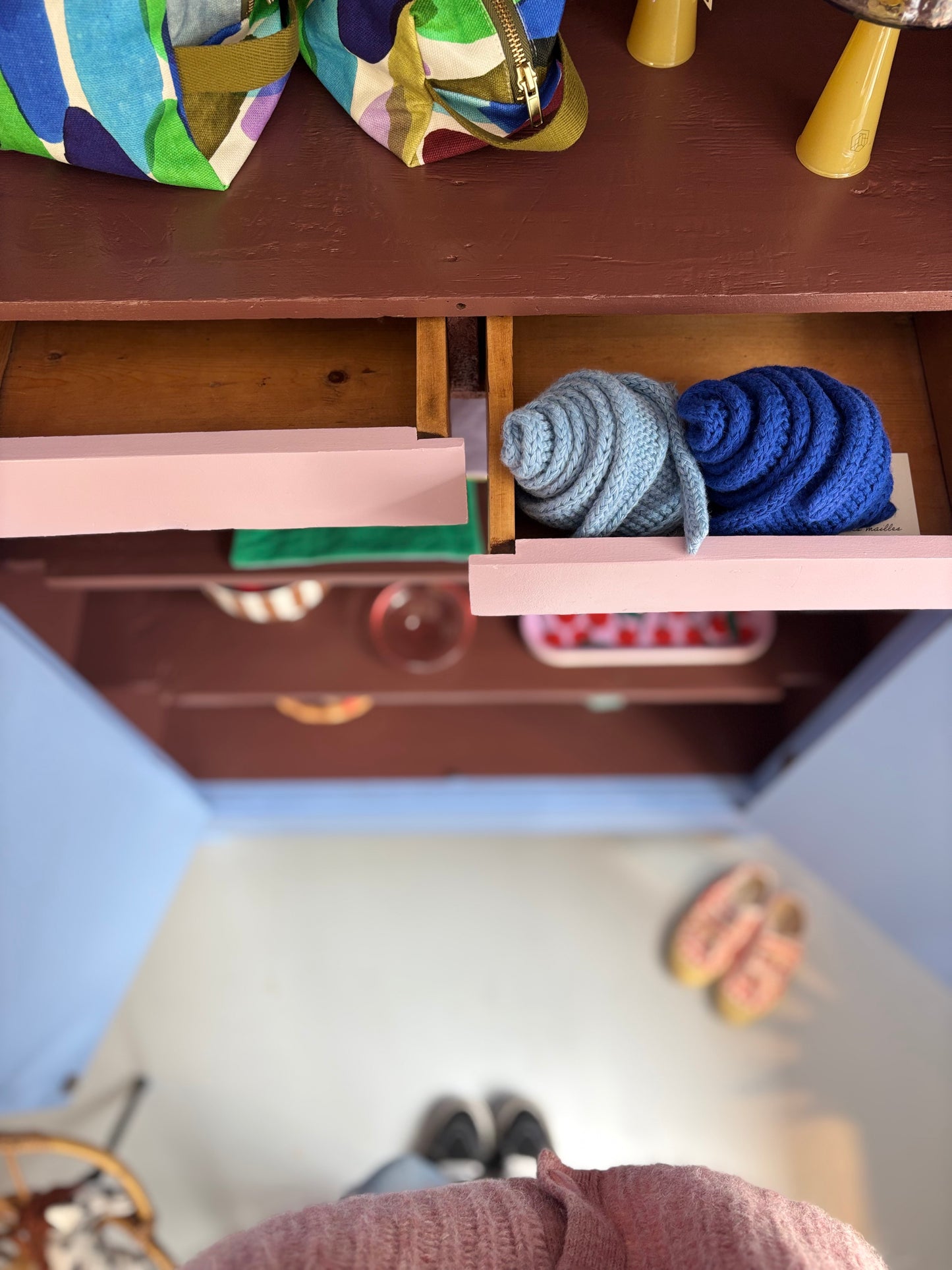 antiker kleiner Schrank/ Vertiko in Wolkenblau