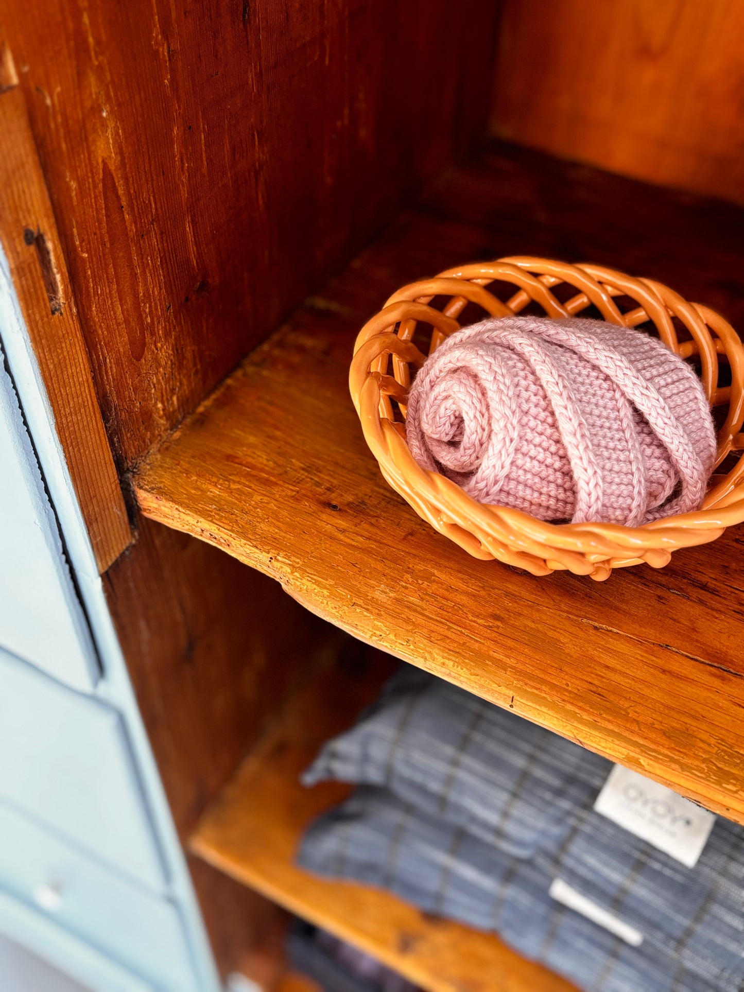 großer antiker Brotschrank ~ himmelblau