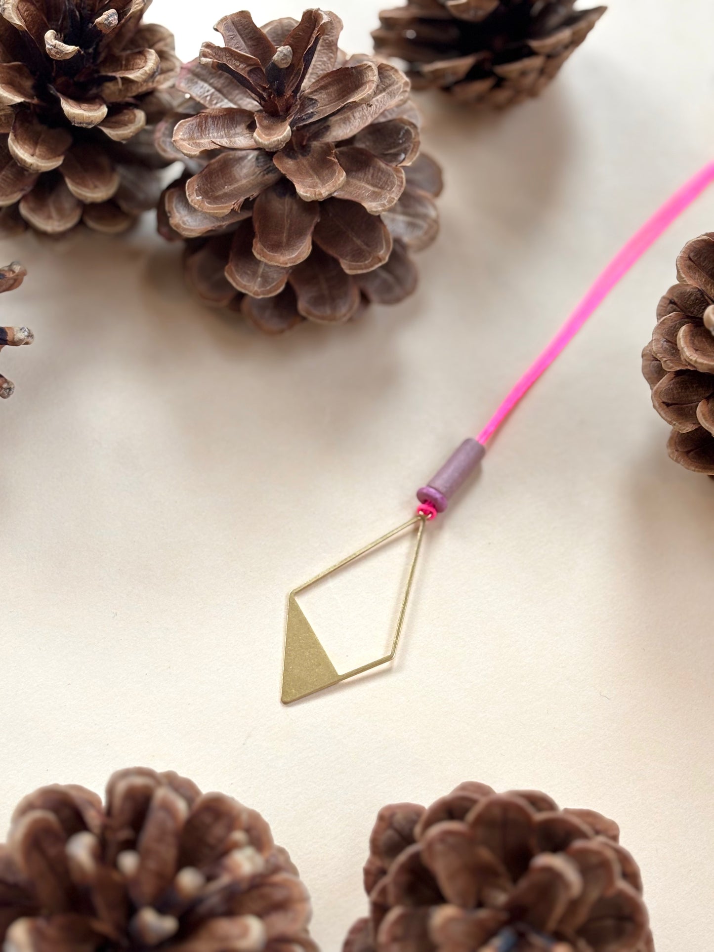 Anhänger ,Diamond‘ rosa-lila