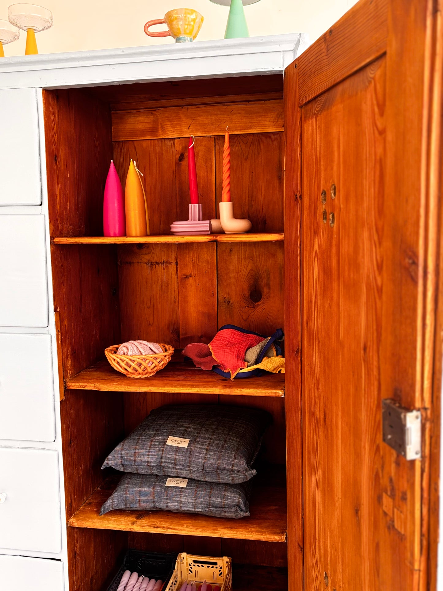 großer antiker Brotschrank ~ himmelblau
