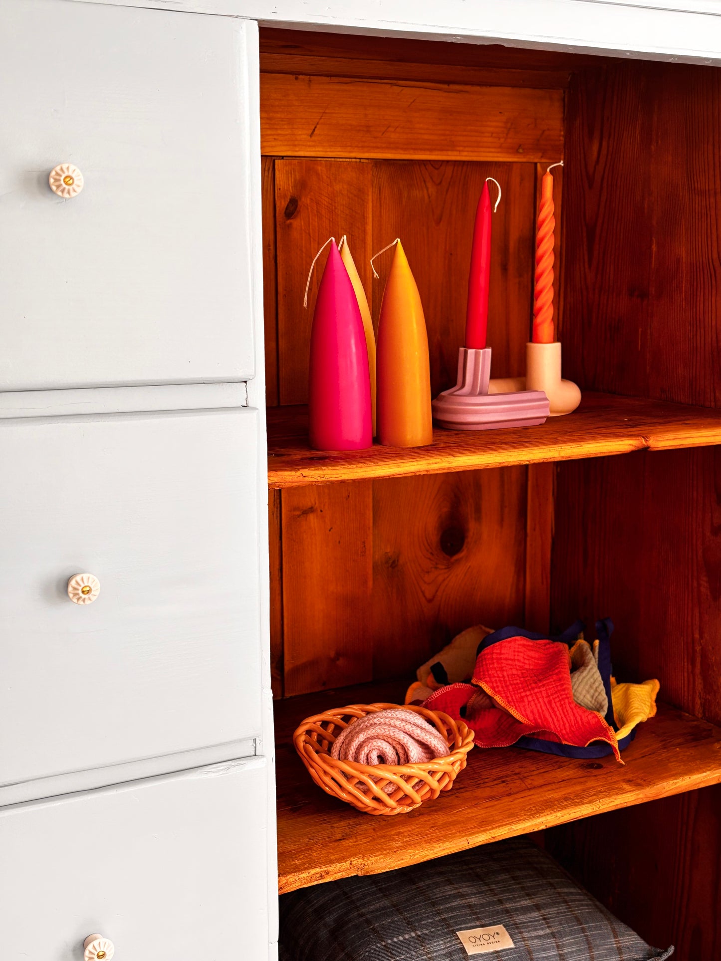 großer antiker Brotschrank ~ himmelblau