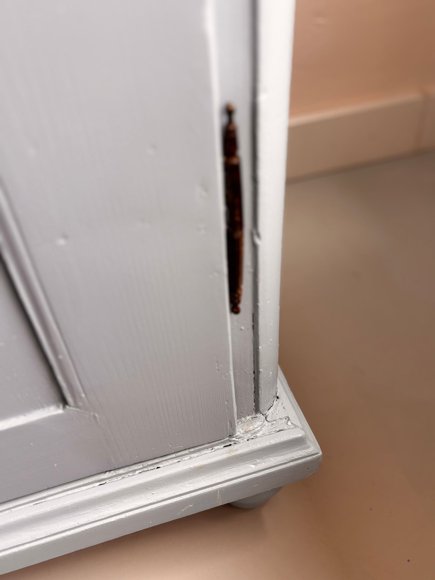 großer antiker Brotschrank ~ himmelblau