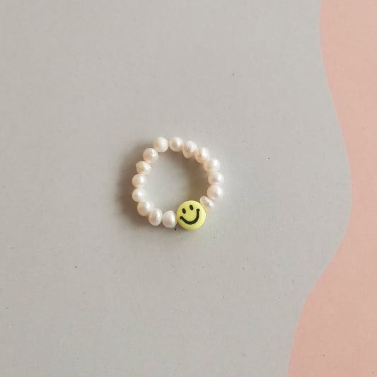 Ring aus Süßwasserperlen mit Smiley