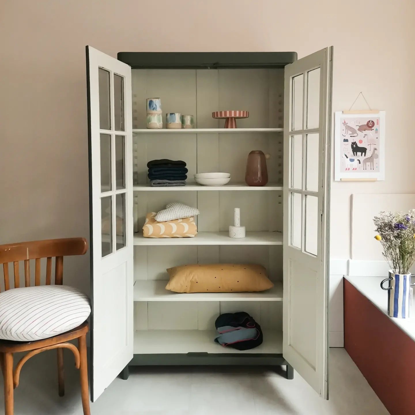 Antike französische Vitrine
