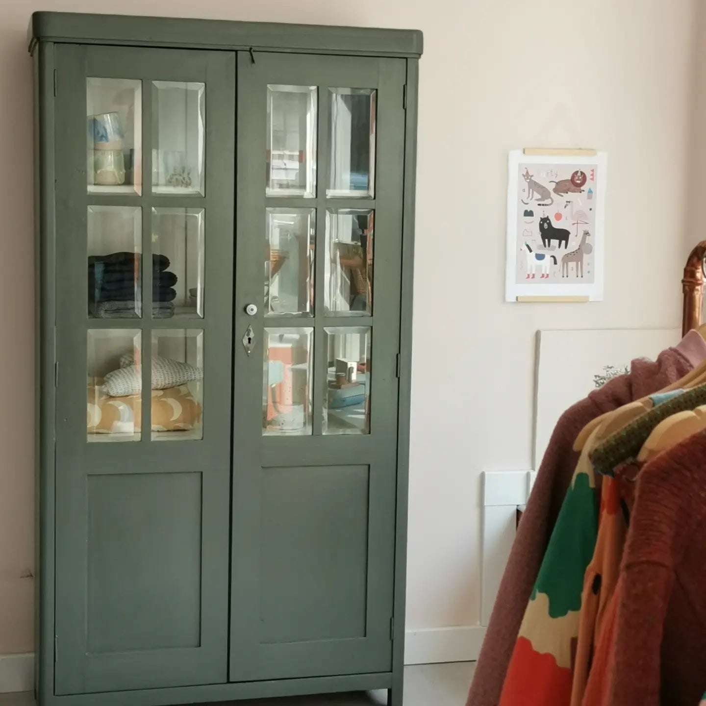 Antike französische Vitrine