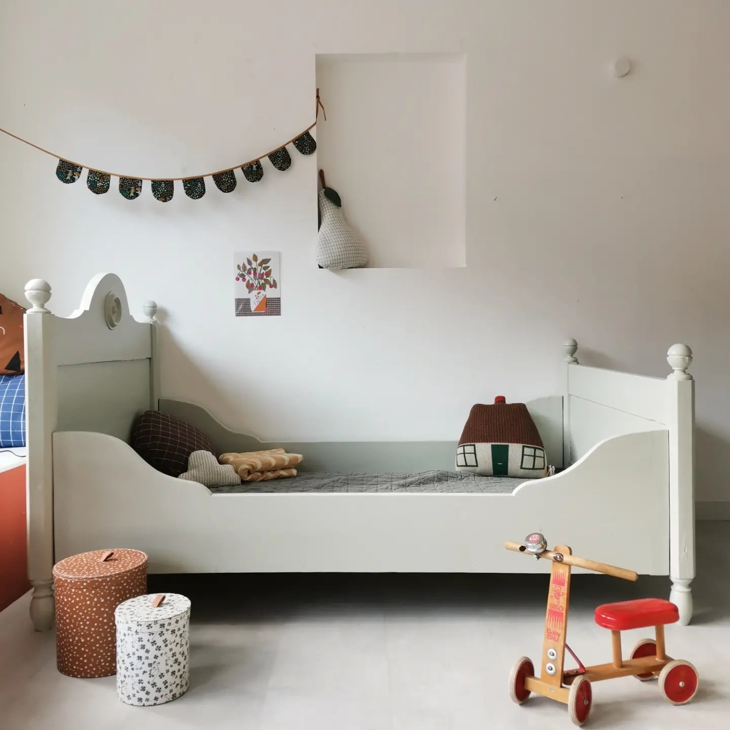 antikes Bauernbett - hellmint