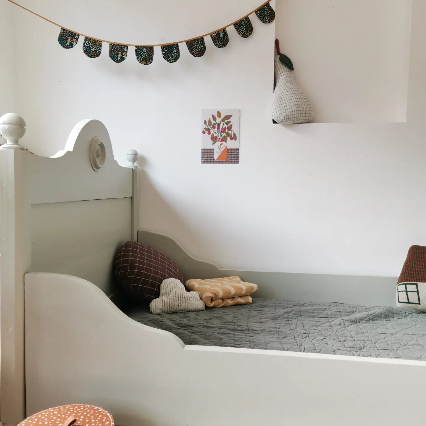 antikes Bauernbett - hellmint