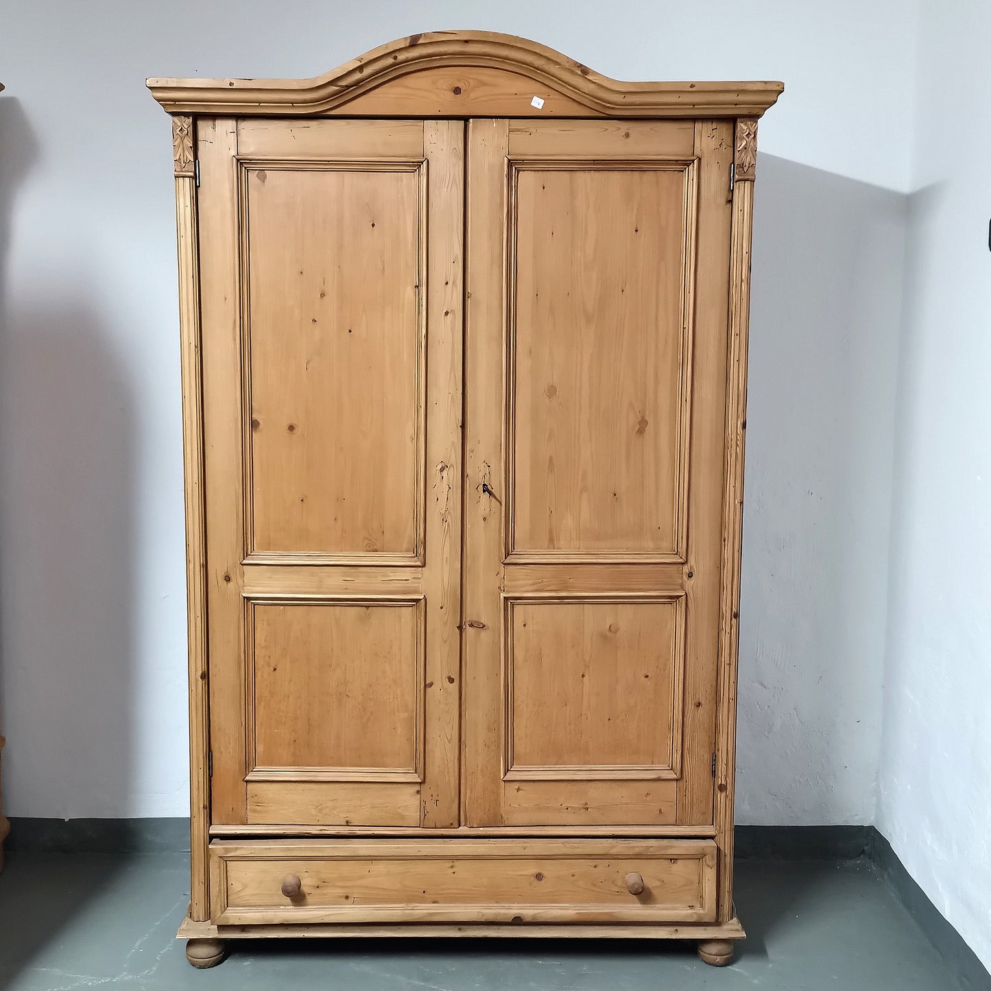 Vintage Bauernschrank in Wunschfarbe