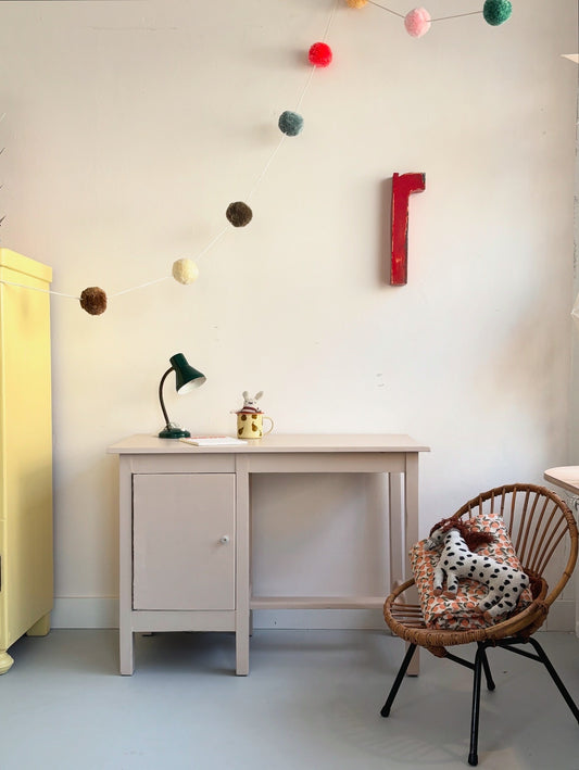 kleiner Vintageschreibtisch ‚sweet apricot‘